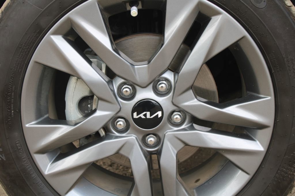 Used 2023 Kia Seltos S w/ Navigation Package FWD image 17