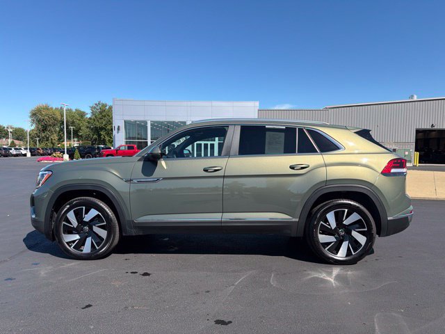 Used 2025 Volkswagen Atlas Cross Sport SEL AWD/4WD image 4