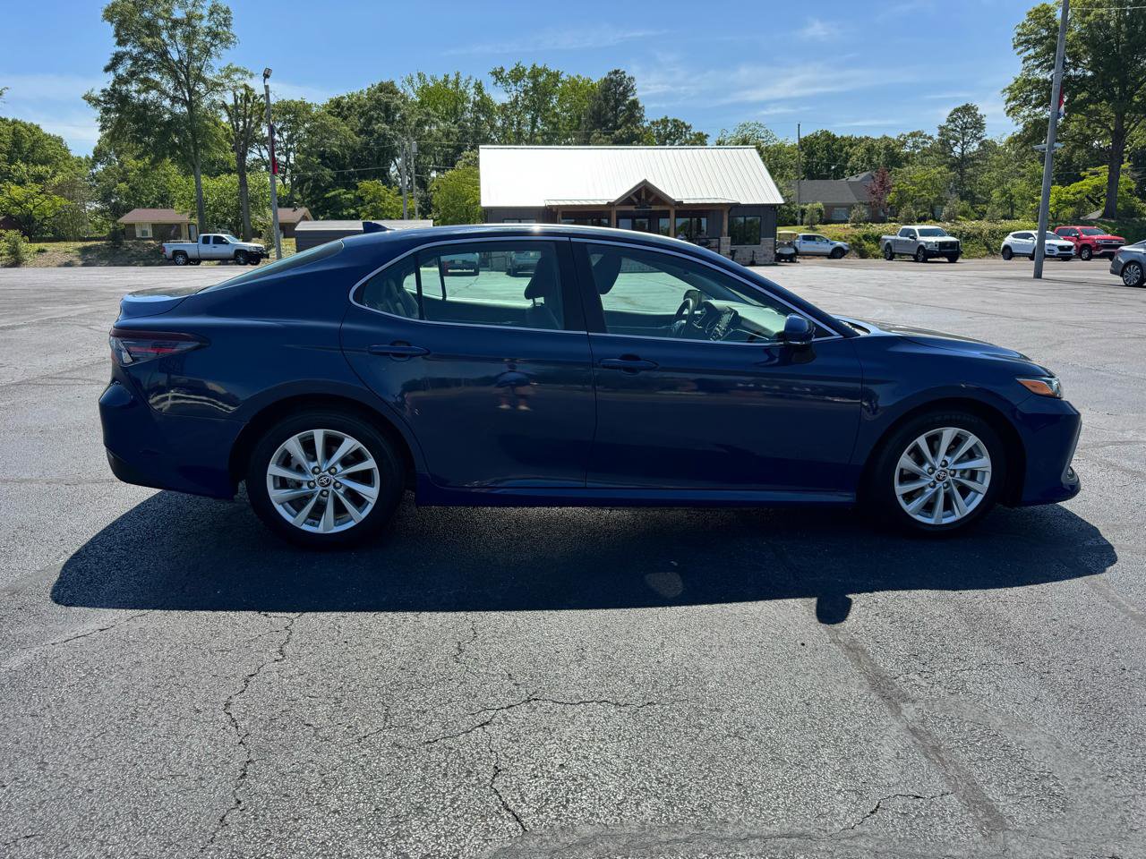 Used 2023 Toyota Camry LE w/ Convenience Package FWD image 5