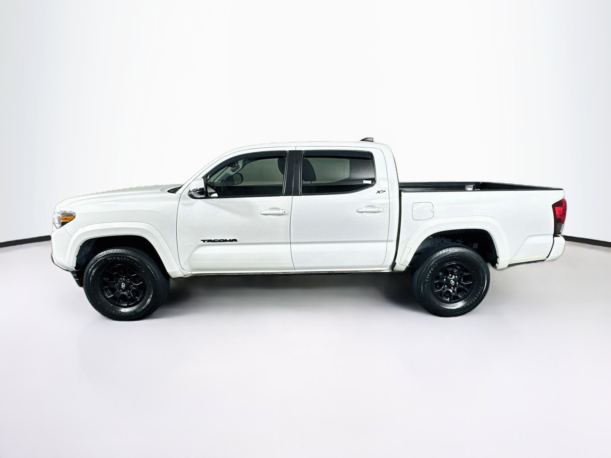 Used 2022 Toyota Tacoma SR5 w/ Technology Package RWD image 4