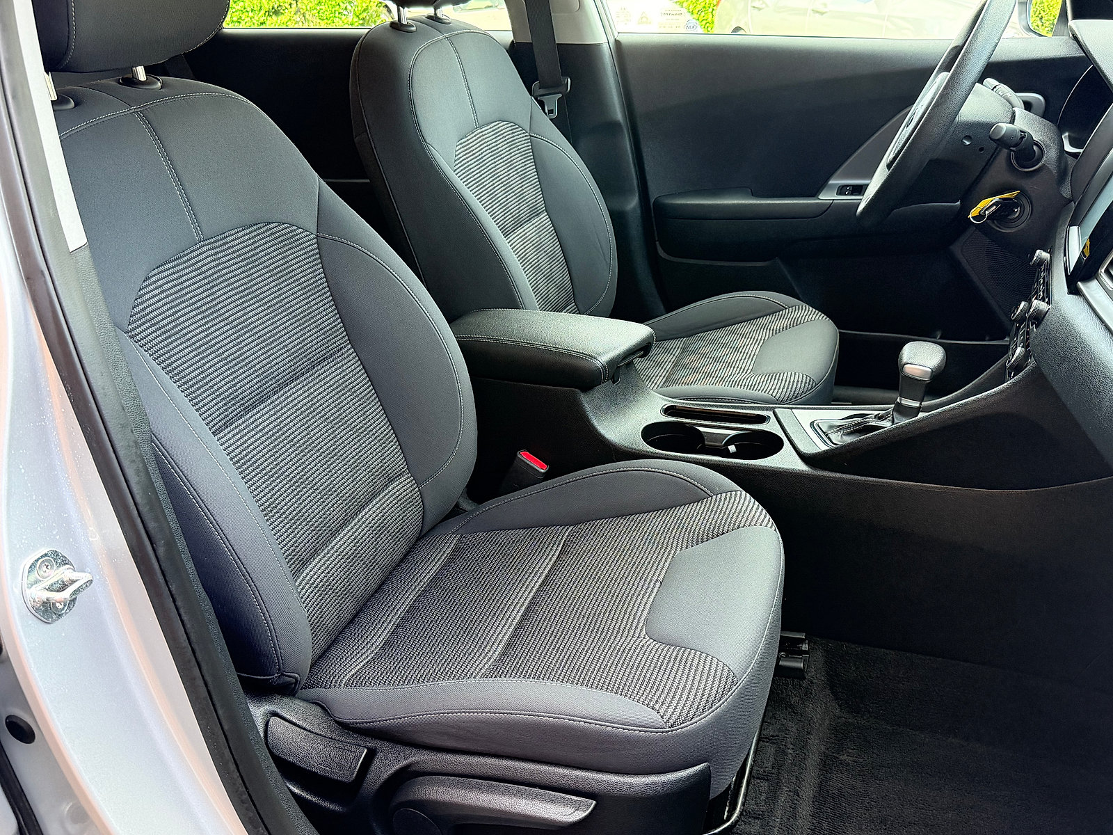 Used 2018 Kia Niro FE FWD image 33