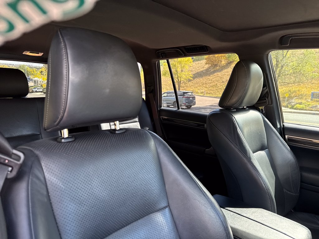 Used 2021 Lexus GX 460 Luxury w/ Sport Design Package AWD/4WD image 30