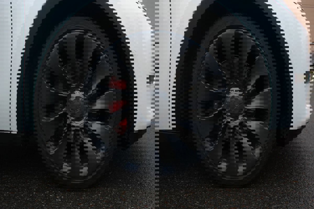 Used 2020 Tesla Model Y Performance image 16