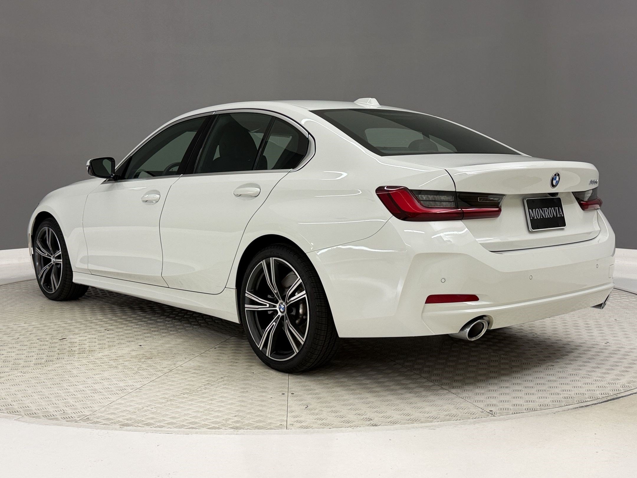 Certified 2024 BMW 330i Sedan w/ Convenience Package RWD image 3
