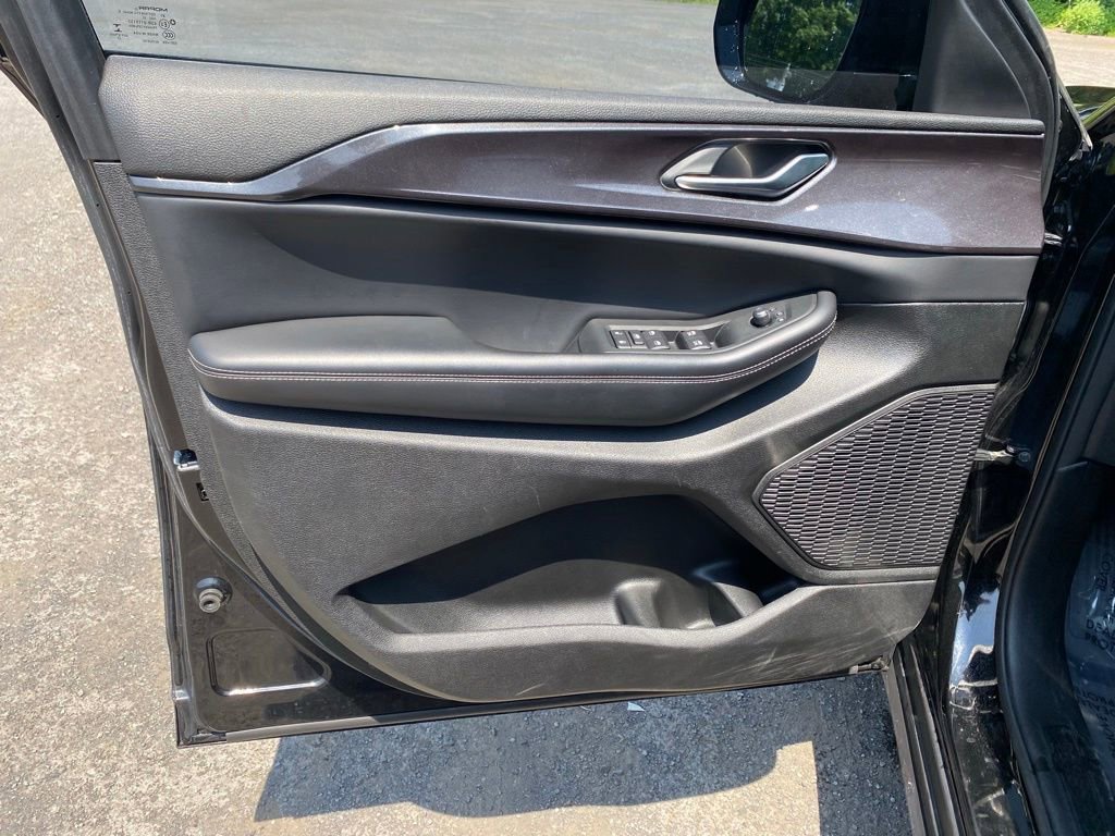 Used 2023 Jeep Grand Cherokee Altitude image 9