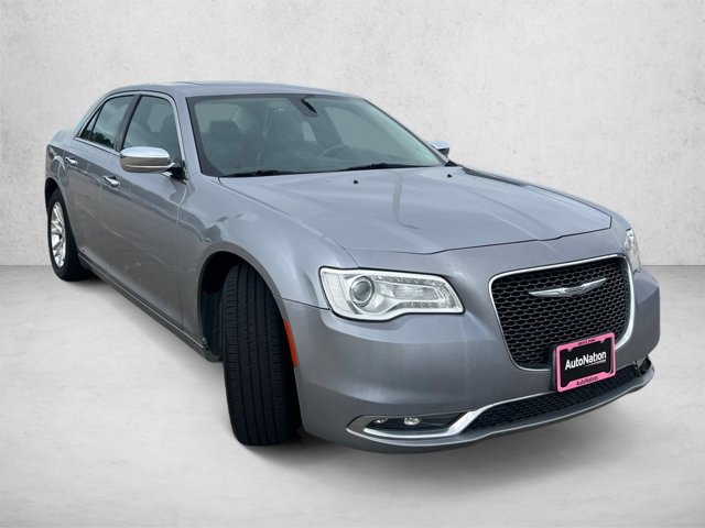 Used 2016 Chrysler 300 C RWD image 3