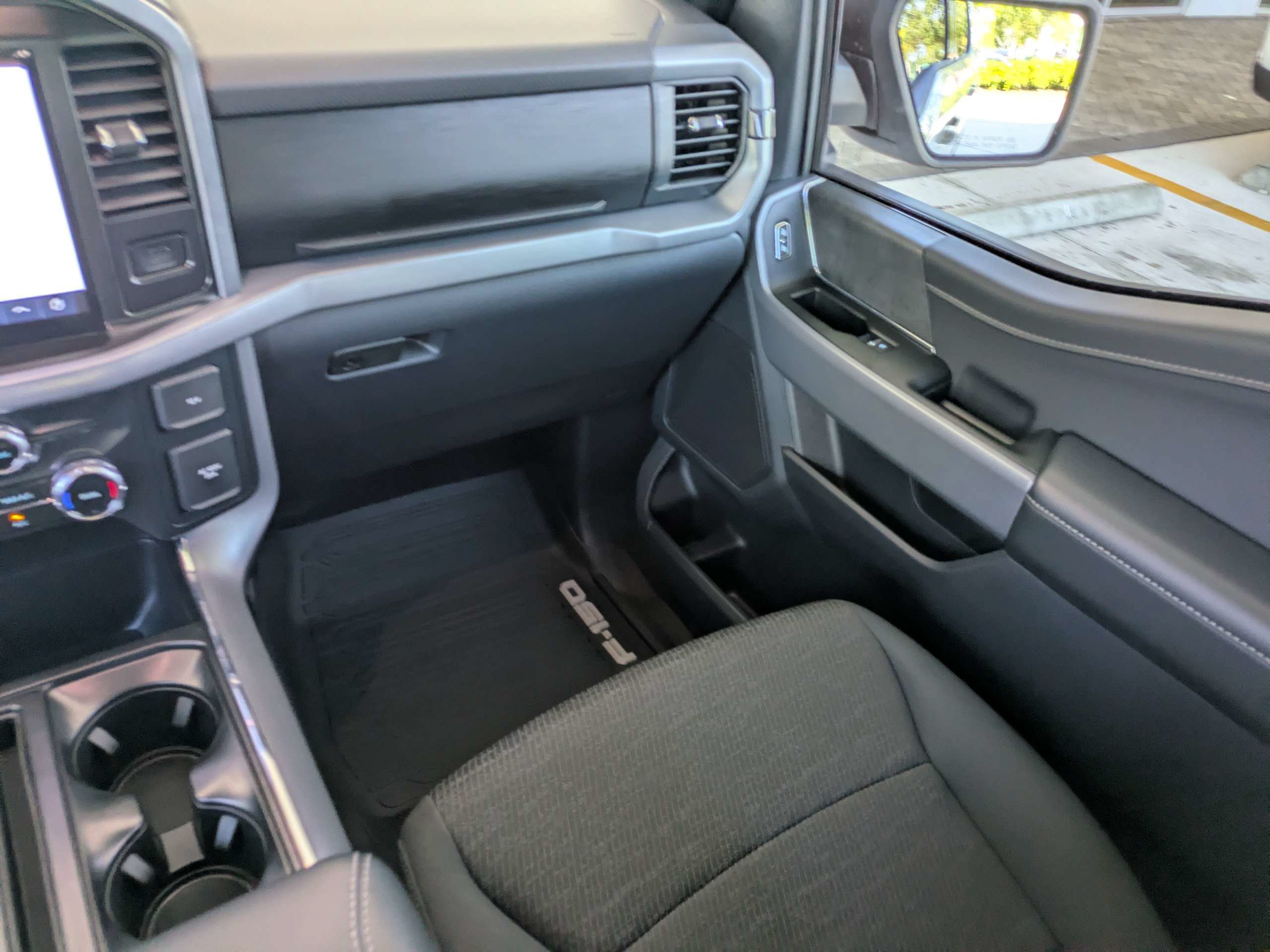 Used 2025 Ford F150 XLT w/ Equipment Group 301A Standard AWD/4WD image 17