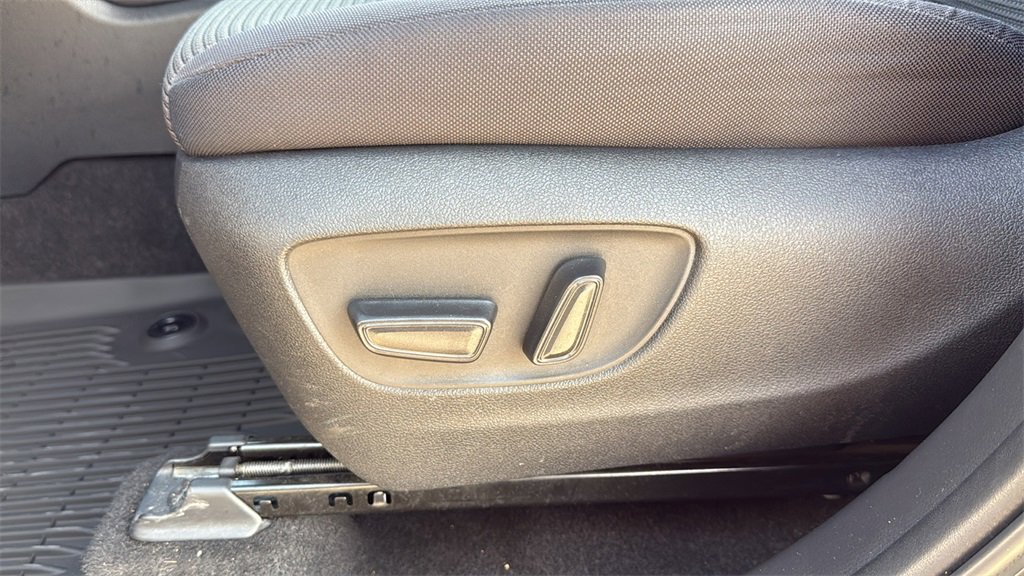 Used 2023 Toyota Highlander LE image 13