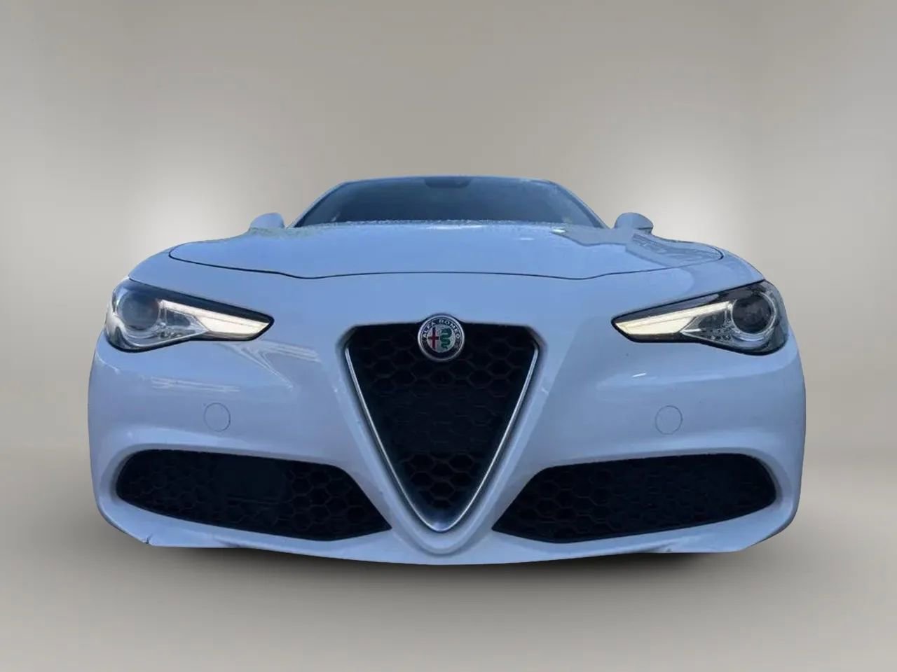 Used 2017 Alfa Romeo Giulia RWD image 2
