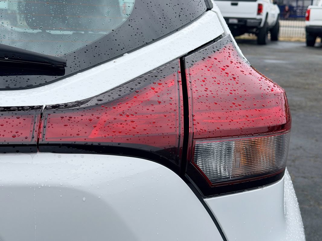 Used 2021 Nissan Kicks S image 10