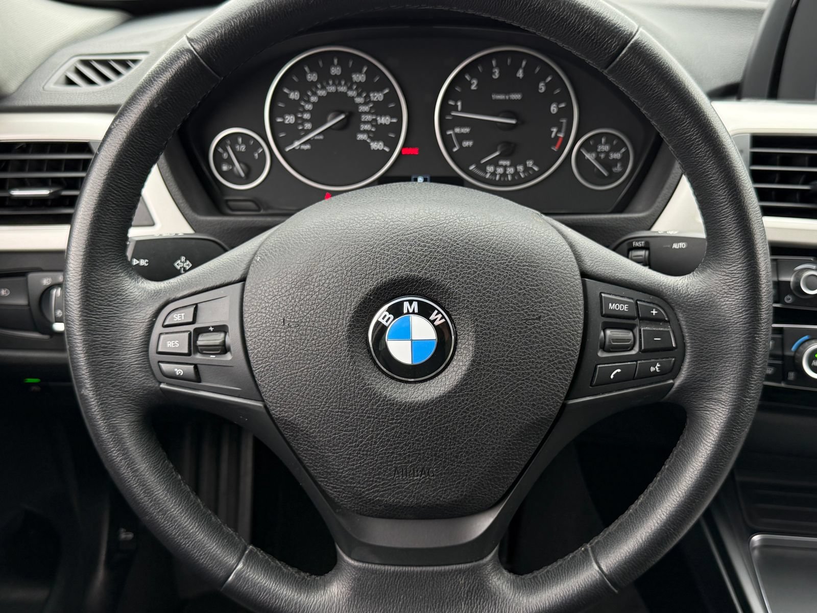 Used 2018 BMW 320i Sedan RWD image 14