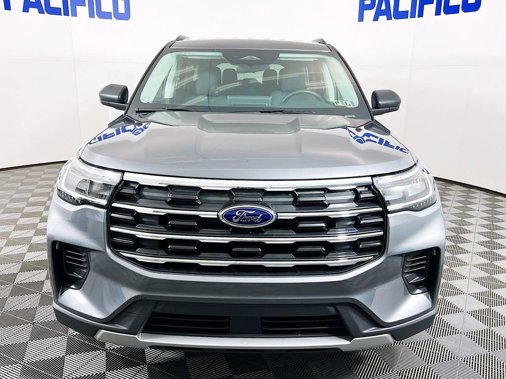 Used 2025 Ford Explorer Active image 3