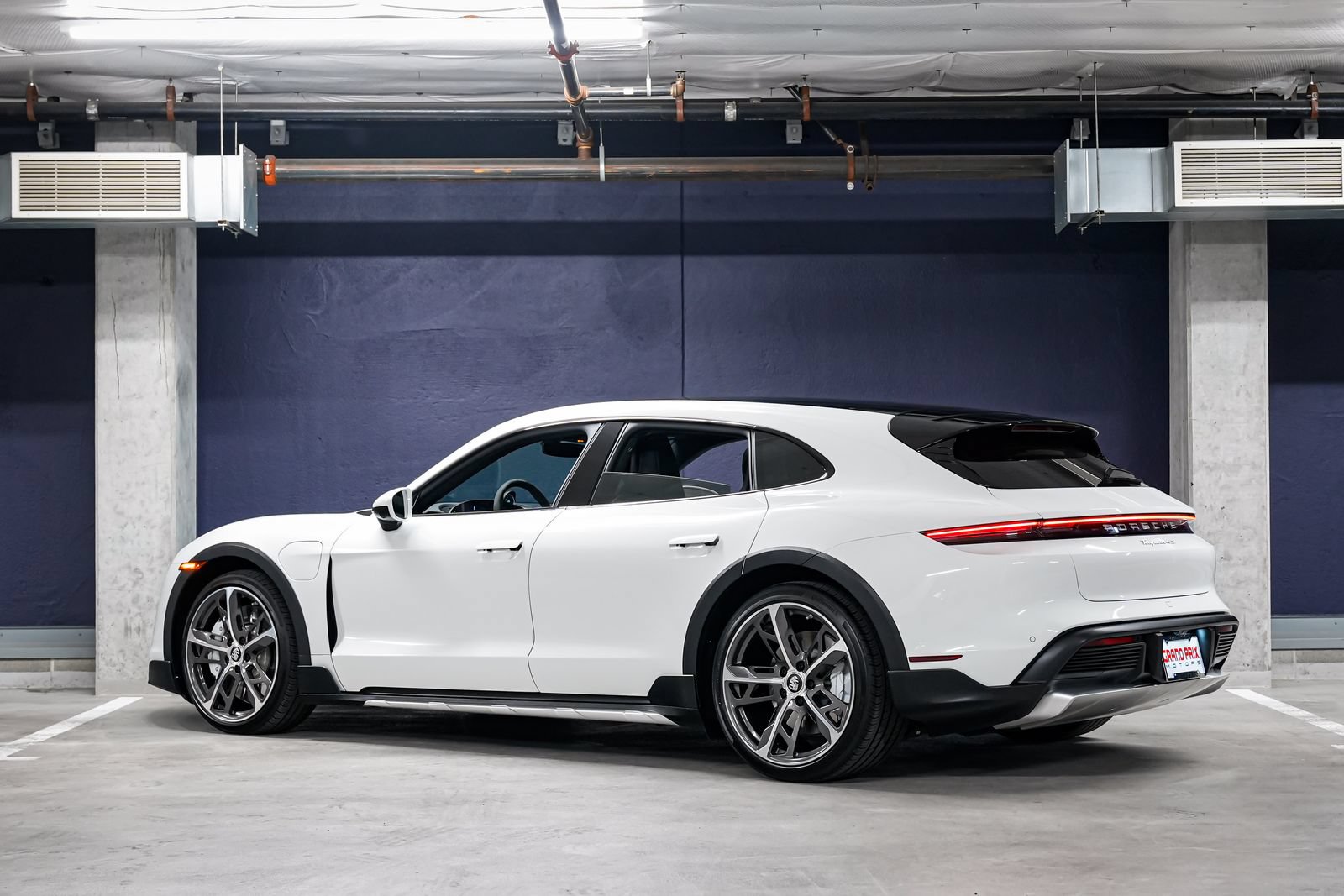 Used 2023 Porsche Taycan 4S AWD/4WD image 8