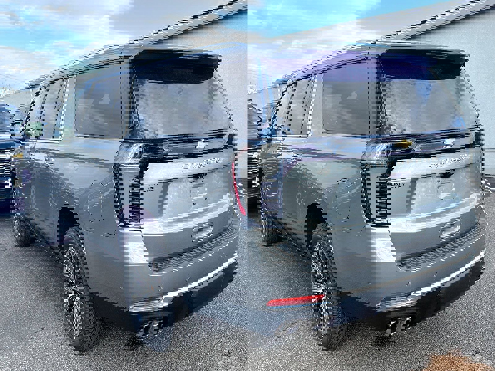 New 2026 Chevrolet Suburban High Country image 5