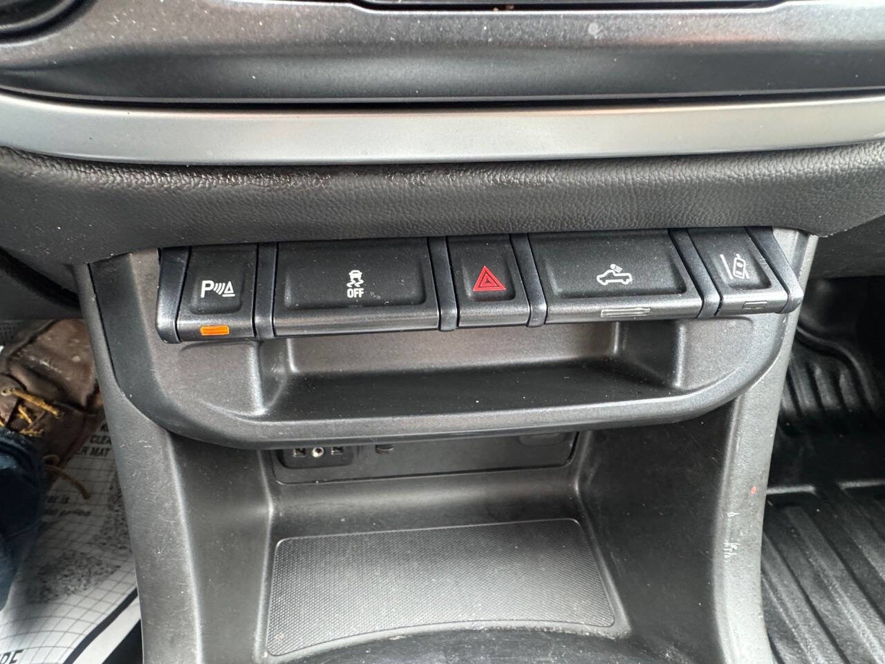 Used 2021 Chevrolet Colorado LT w/ Fleet Safety Package image 14