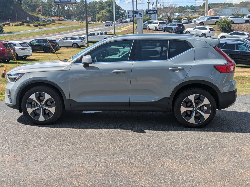 Used 2024 Volvo XC40 B5 Core AWD/4WD image 4