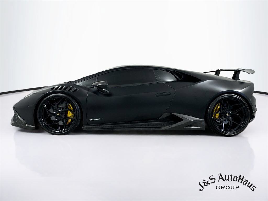 Used 2018 Lamborghini Huracan Performante AWD/4WD image 4