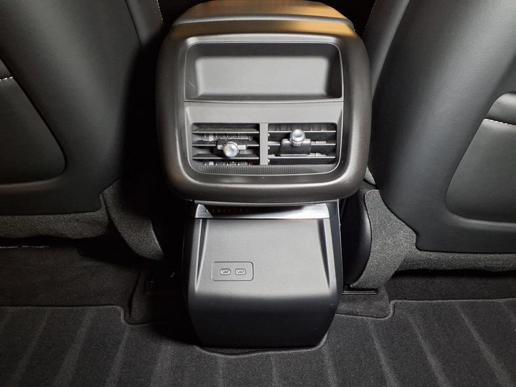 Certified 2024 Cadillac Lyriq Tech AWD/4WD image 17