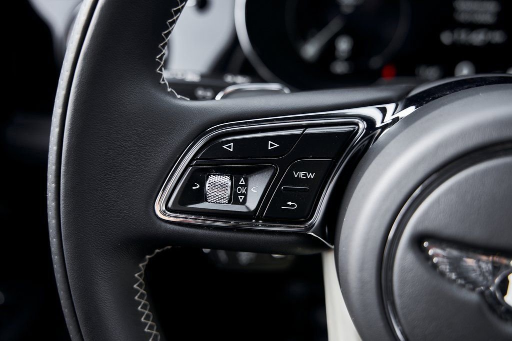 Used 2023 Bentley Bentayga Extended Wheelbase image 59
