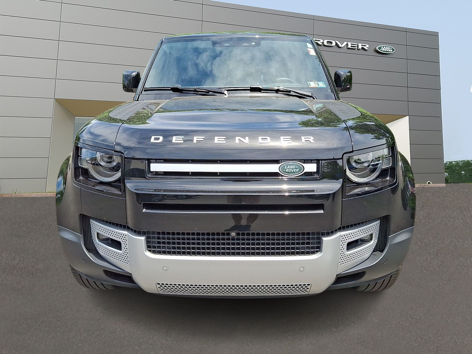 Used 2025 Land Rover Defender 110 S AWD/4WD image 8