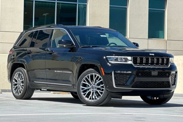 New 2026 Jeep Grand Cherokee Summit AWD/4WD image 2
