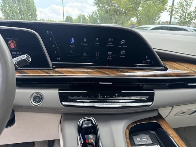 Certified 2024 Cadillac Escalade Premium Luxury Platinum AWD/4WD image 17