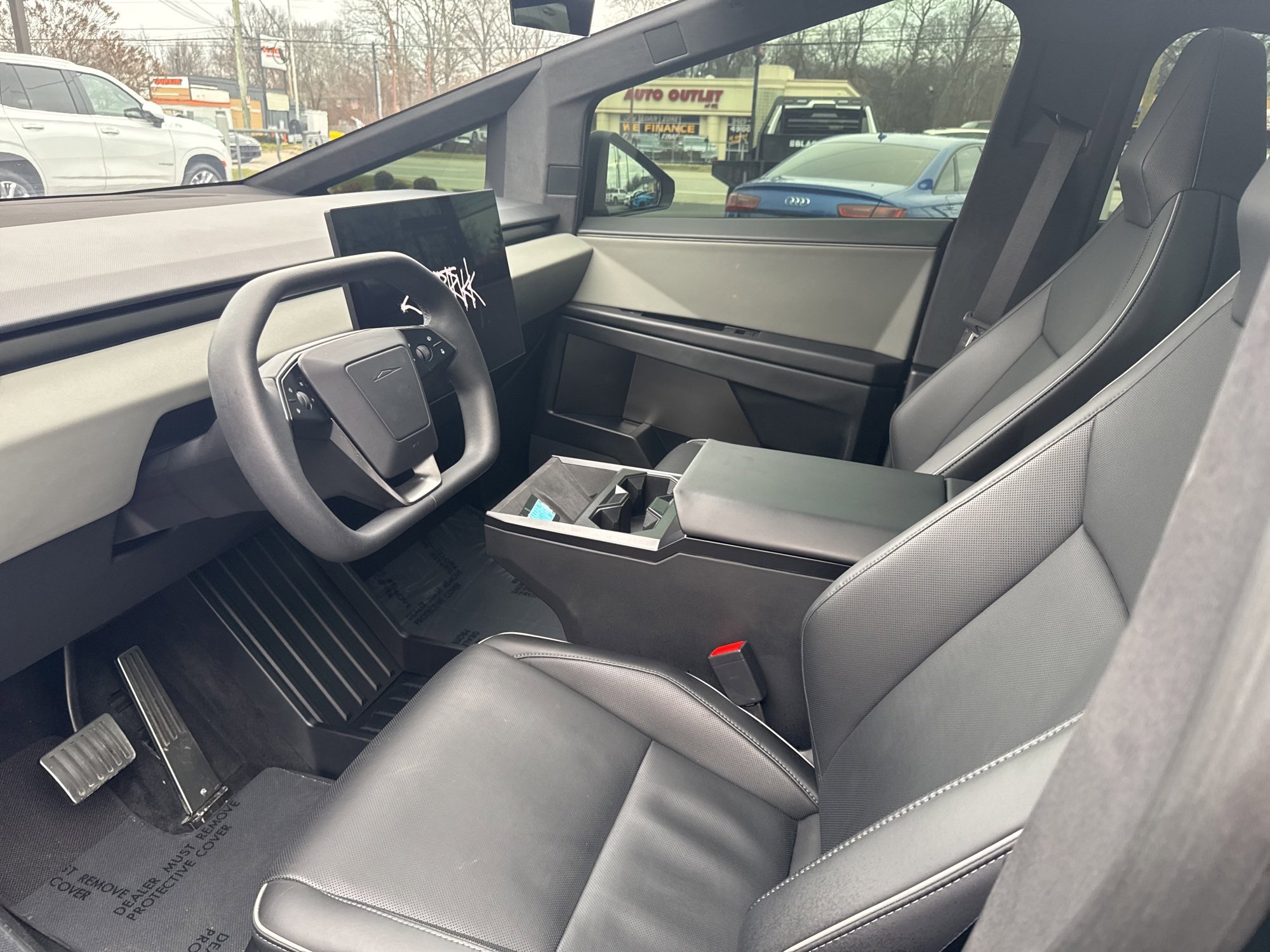 Used 2025 Tesla Cybertruck AWD Crew Cab image 10