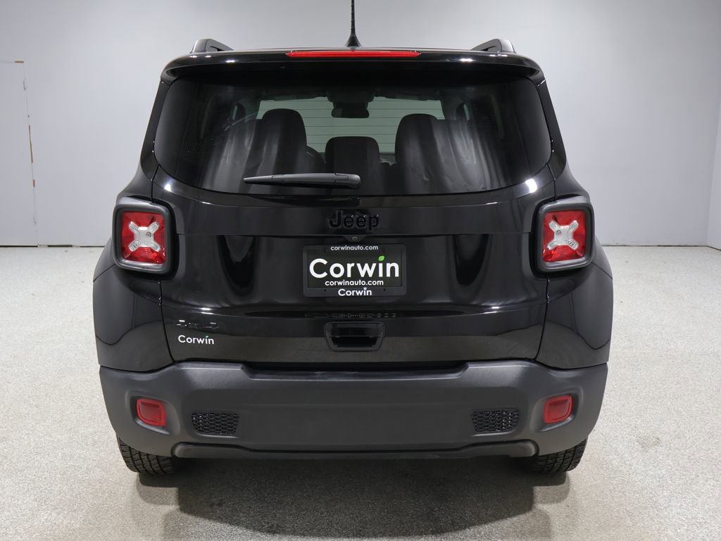 Used 2023 Jeep Renegade Latitude AWD/4WD image 3