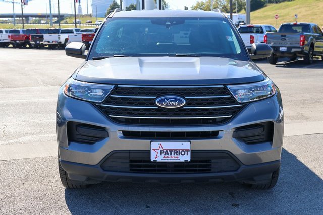 Used 2022 Ford Explorer XLT image 2