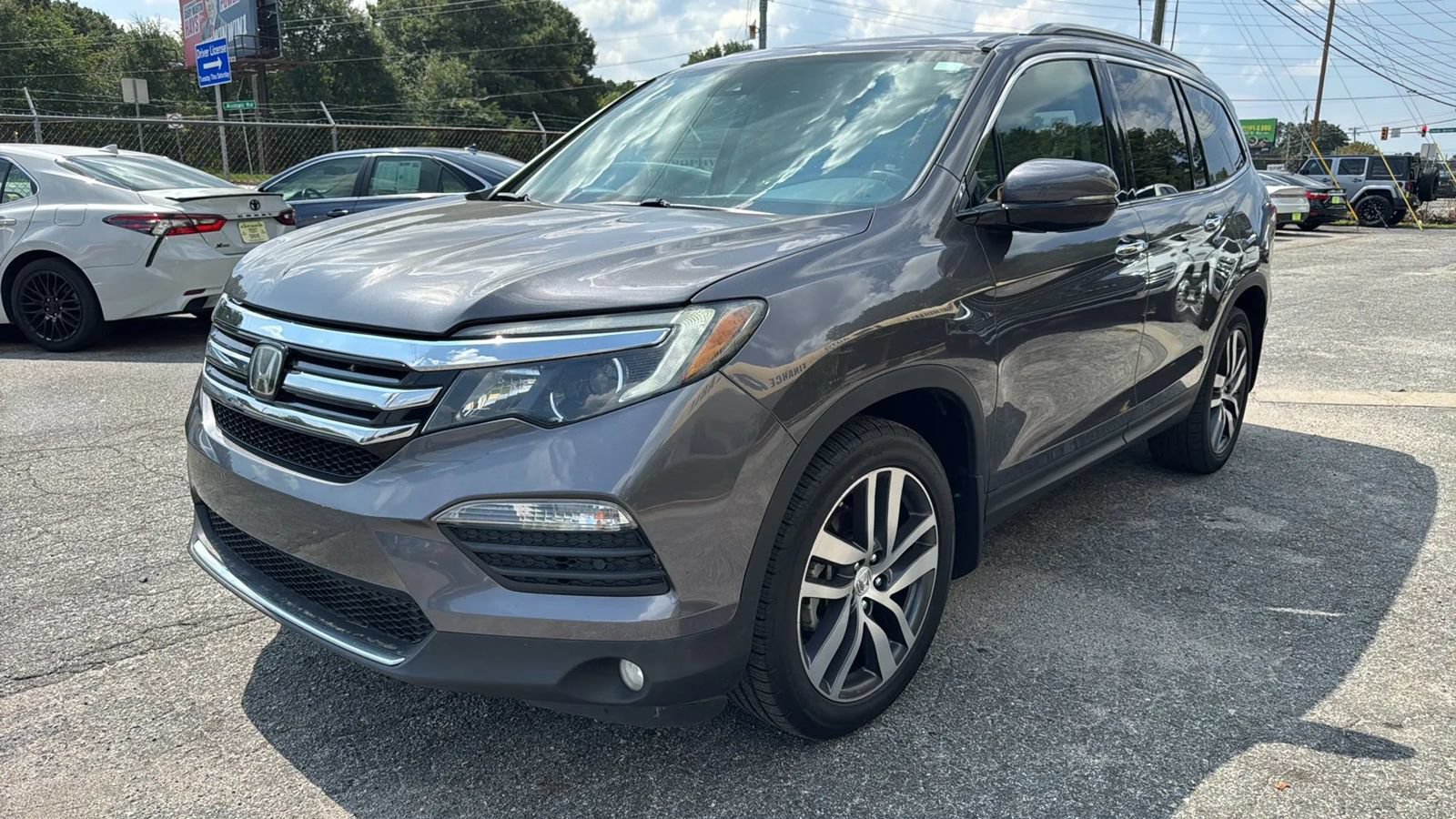 Used 2017 Honda Pilot Touring image 7