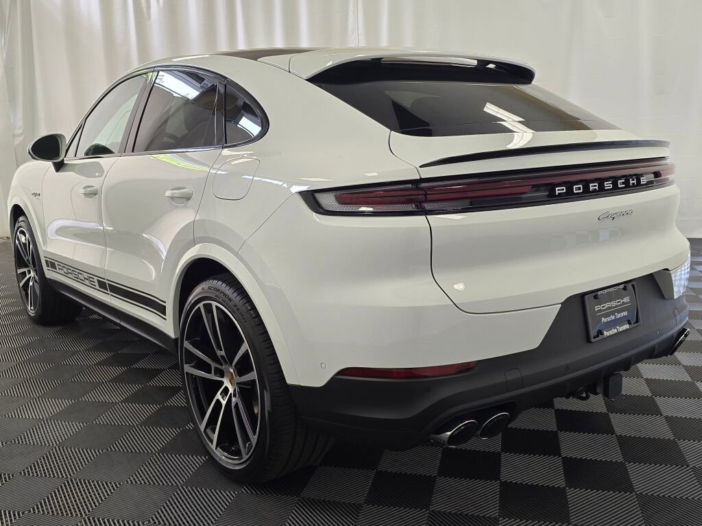 New 2025 Porsche Cayenne E-Hybrid Coupe image 3
