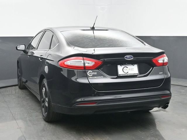 Used 2016 Ford Fusion SE w/ SE Cold Weather Package image 4