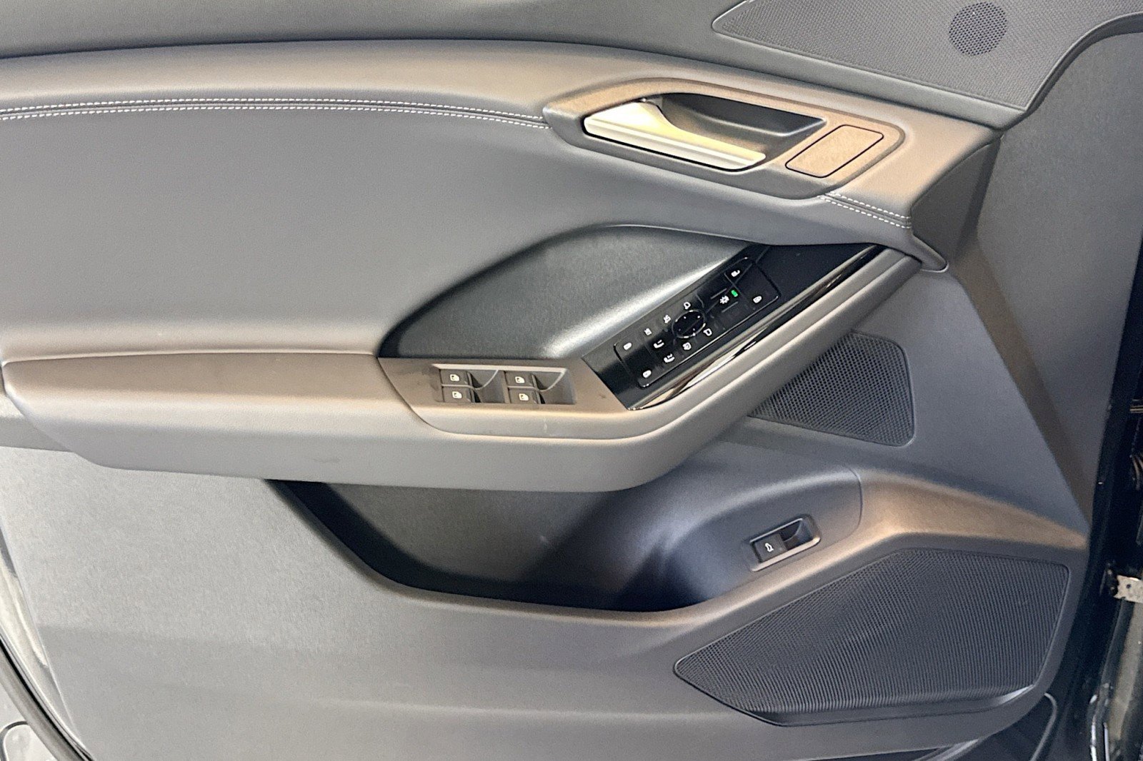 New 2027 Audi Q6 e-tron Premium image 15