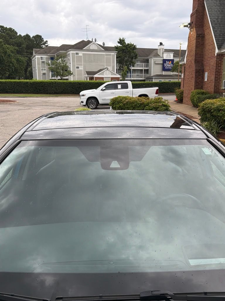 Used 2020 Toyota Camry XSE FWD image 3