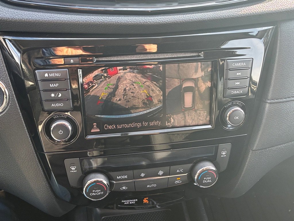 Used 2018 Nissan Rogue SV w/ Premium Package image 23