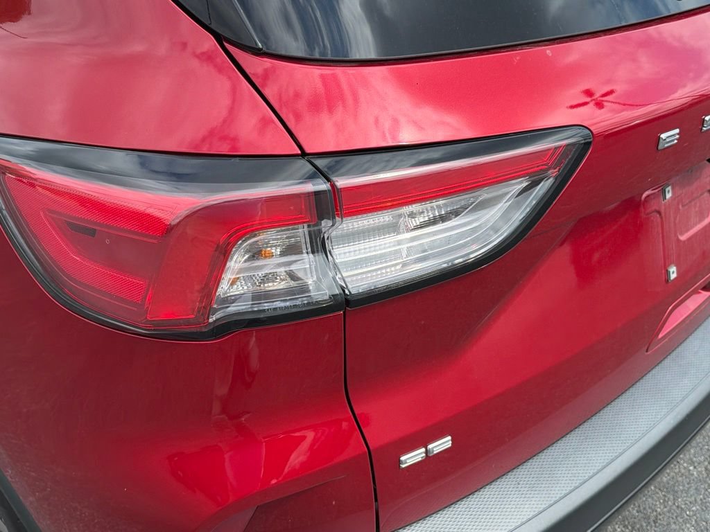 Used 2022 Ford Escape SE w/ SE Sport Appearance Package AWD/4WD image 19