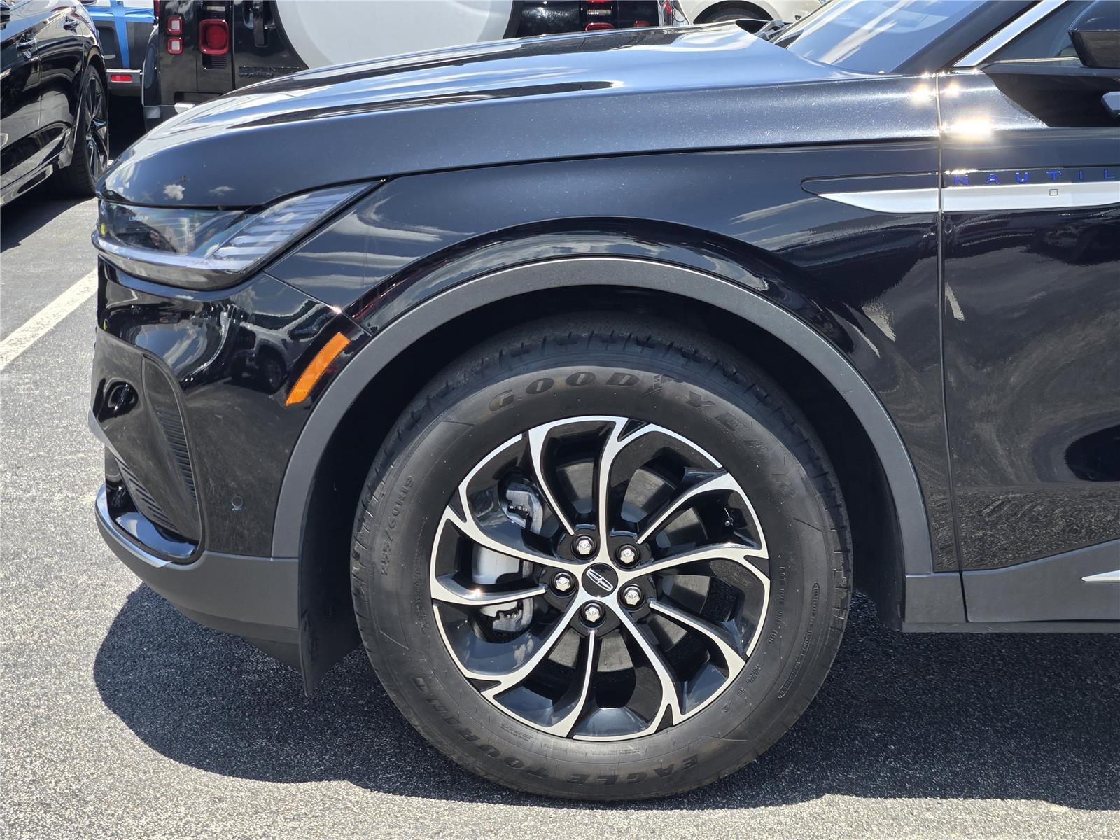 Used 2024 Lincoln Nautilus Premier AWD/4WD image 9
