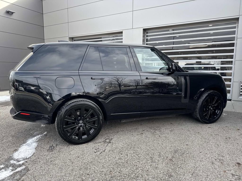Certified 2025 Land Rover Range Rover SE image 8