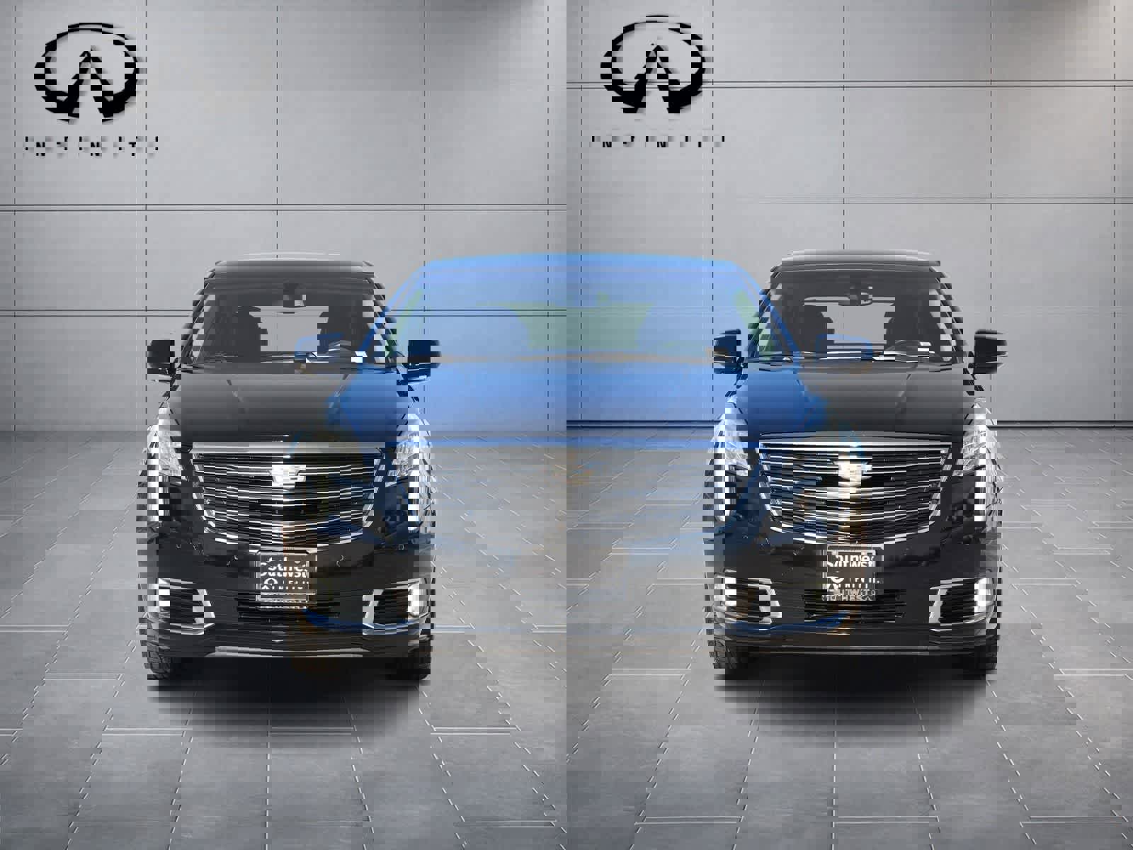 Used 2019 Cadillac XTS Luxury image 2