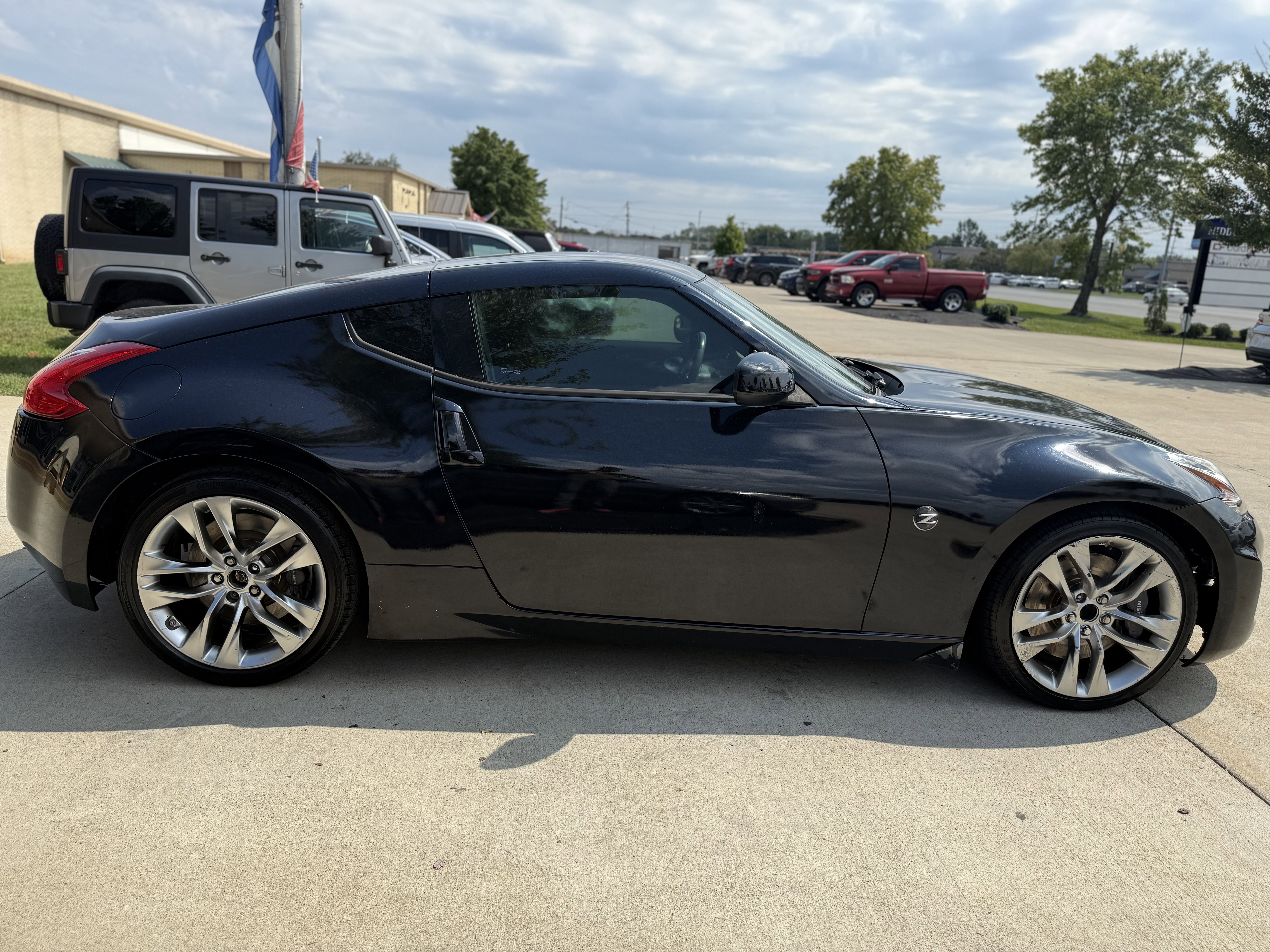 Used 2011 Nissan 370Z Touring w/ Sport Pkg image 8