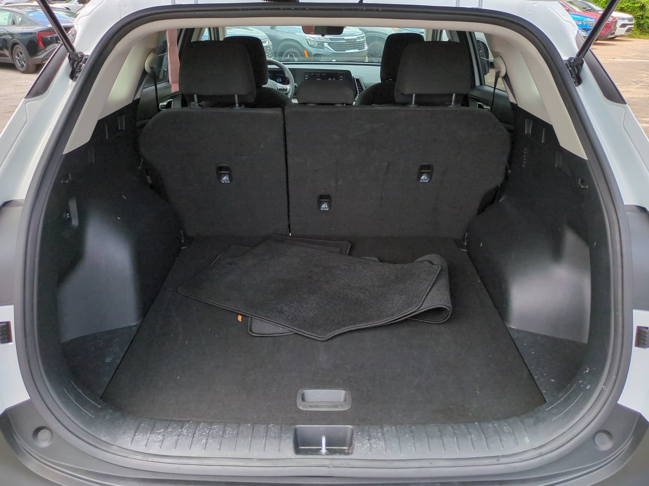 Certified 2025 Kia Sportage LX FWD image 13