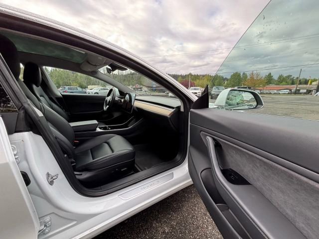 Used 2018 Tesla Model 3 Mid Range image 18