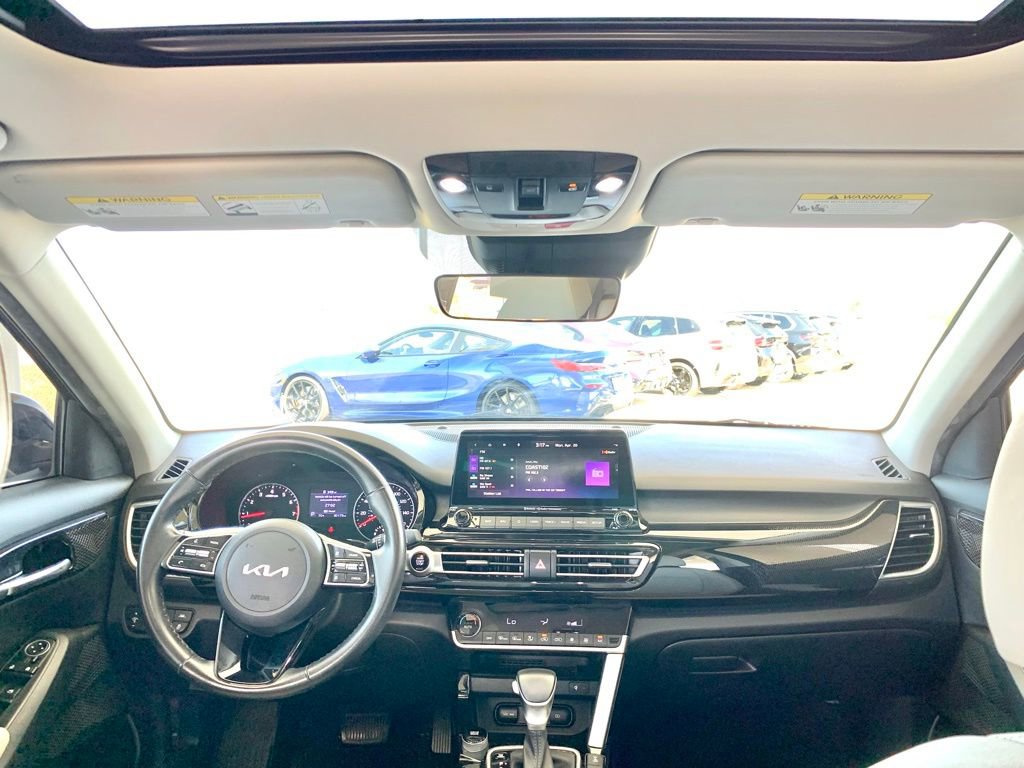 Used 2023 Kia Seltos EX image 17
