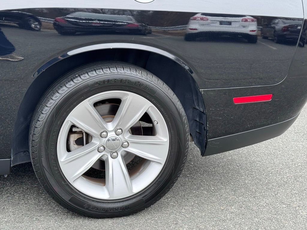 Used 2023 Dodge Challenger SXT image 32