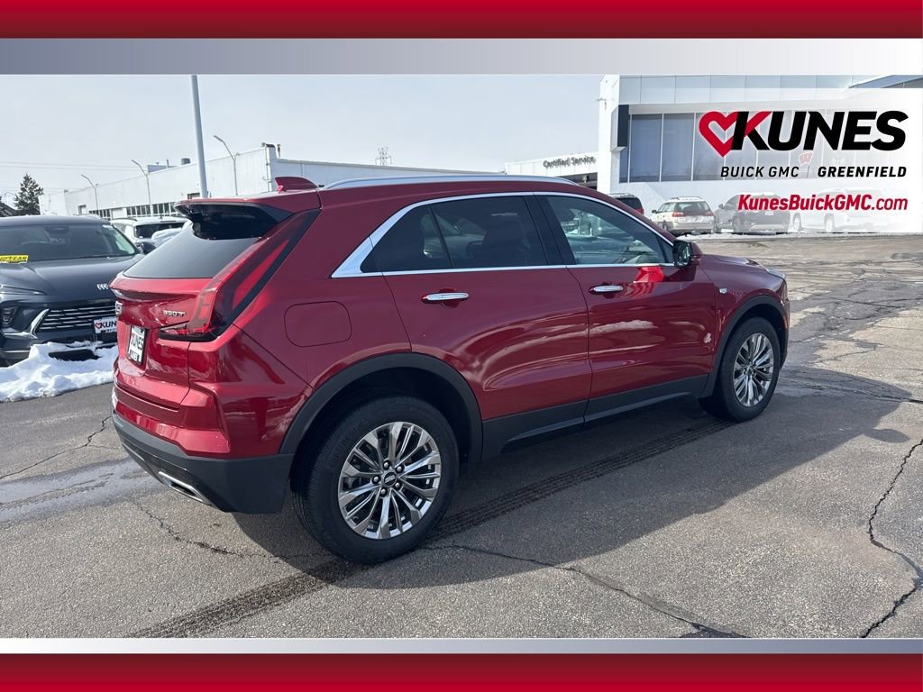 Used 2024 Cadillac XT4 Premium Luxury image 4
