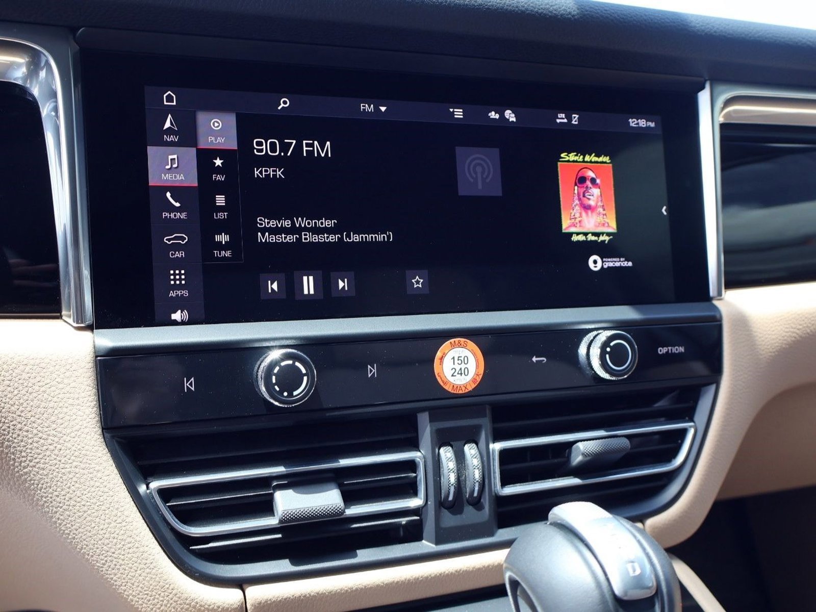 Certified 2025 Porsche Macan AWD/4WD image 17
