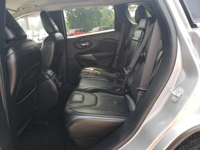Used 2019 Jeep Cherokee Limited w/ Trailer Tow Group AWD/4WD image 13