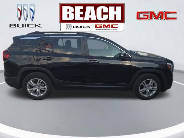 Used 2023 GMC Terrain SLE w/ Driver Convenience Package image 5