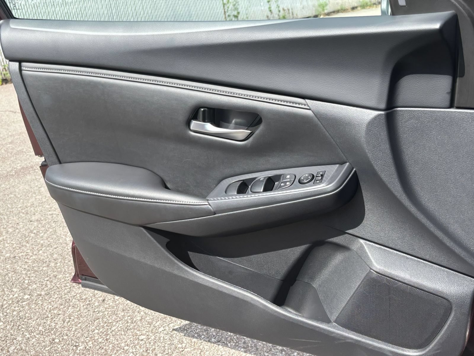 Used 2025 Nissan Sentra SV FWD image 18