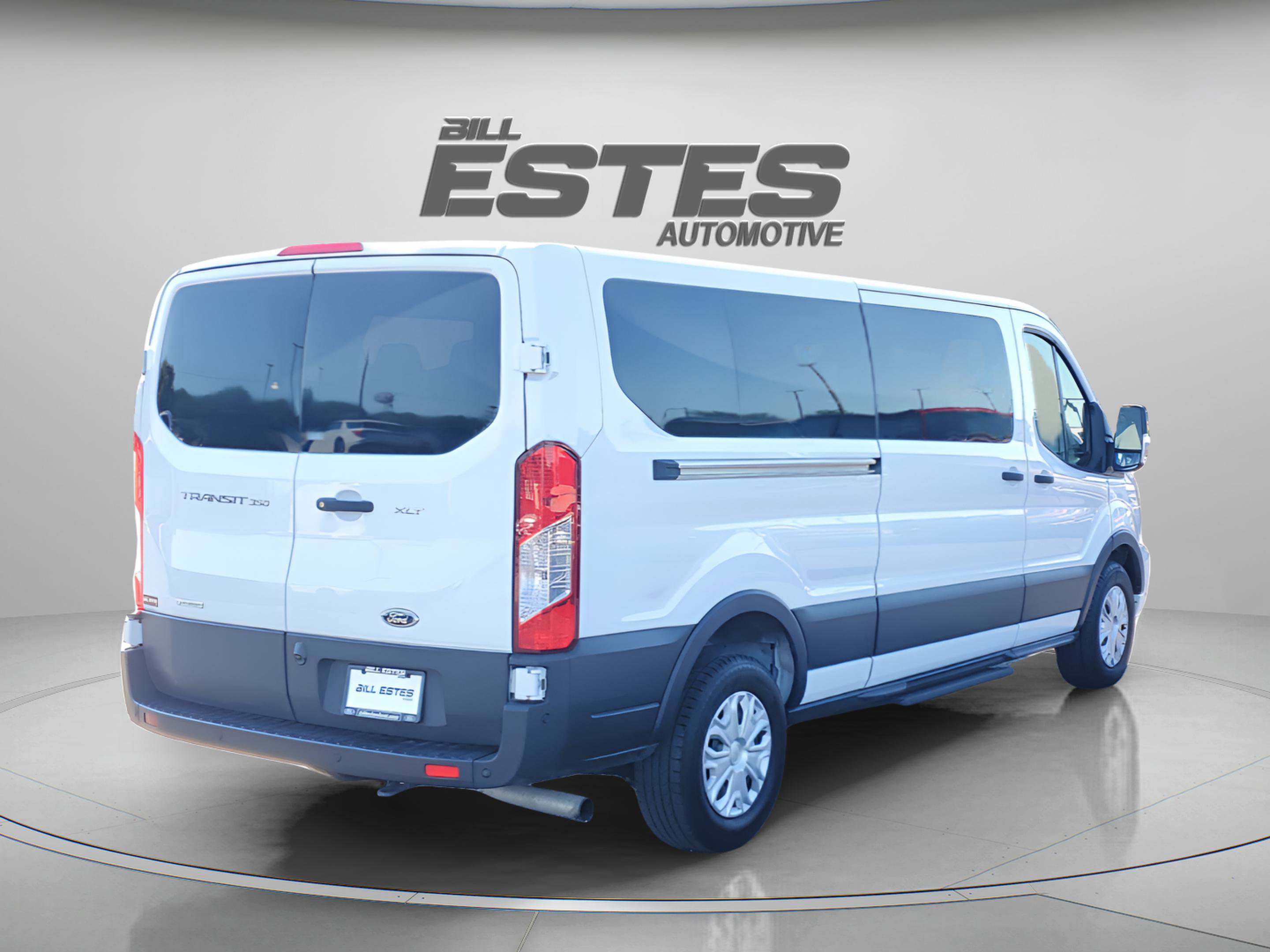 Used 2023 Ford Transit 350 XLT RWD image 4